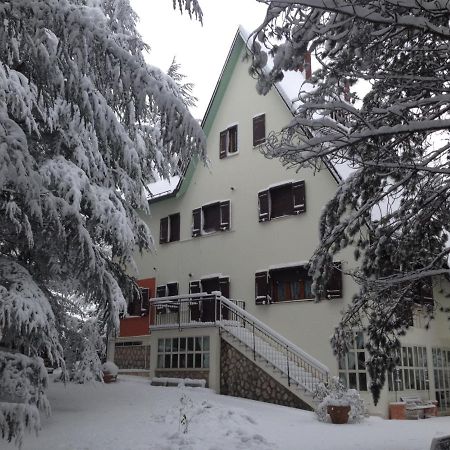 B&B Gli Scoiattoli Rocca di Mezzo Bagian luar foto
